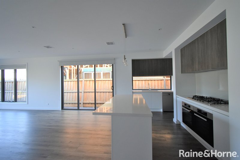 Photo - 92A Orange Street, Bentleigh East VIC 3165 - Image 3