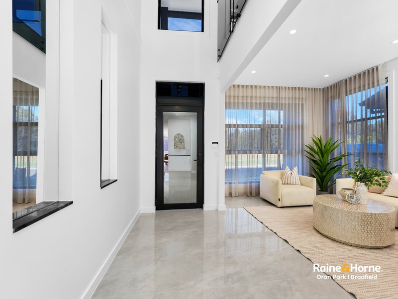 Photo - 92A Rosedale Circuit, Carnes Hill NSW 2171 - Image 3