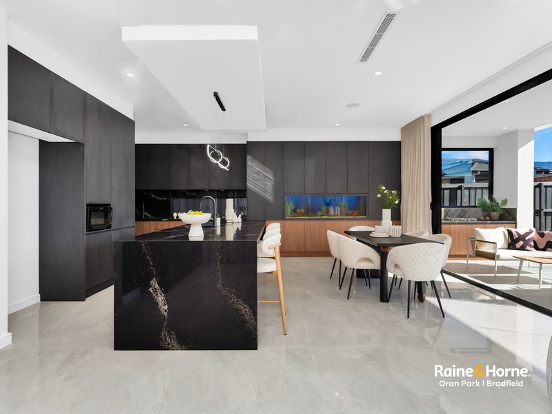 Photo - 92A Rosedale Circuit, Carnes Hill NSW 2171 - Image 5