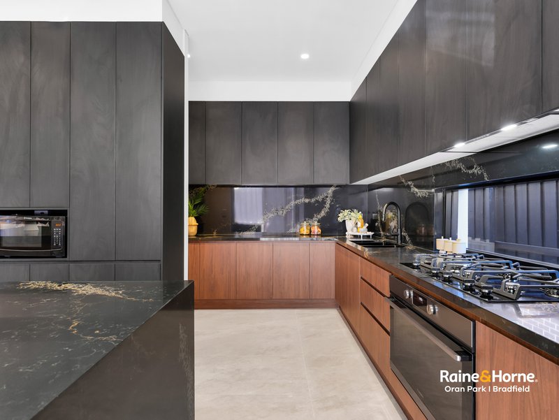 Photo - 92A Rosedale Circuit, Carnes Hill NSW 2171 - Image 11