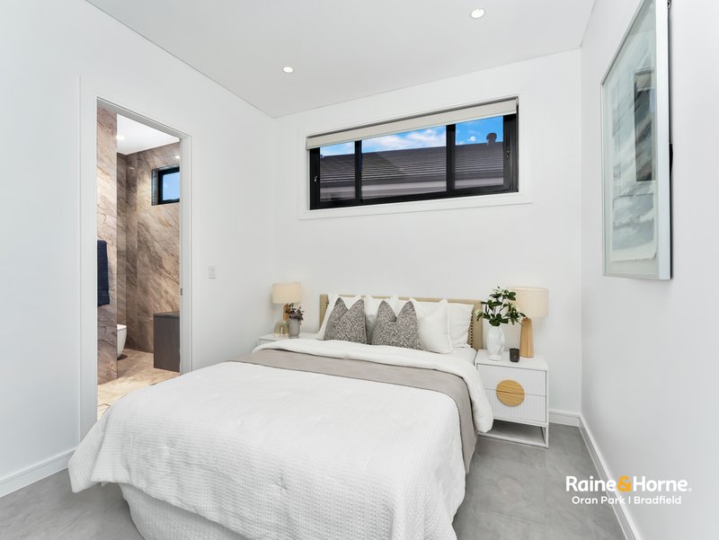 Photo - 92A Rosedale Circuit, Carnes Hill NSW 2171 - Image 16