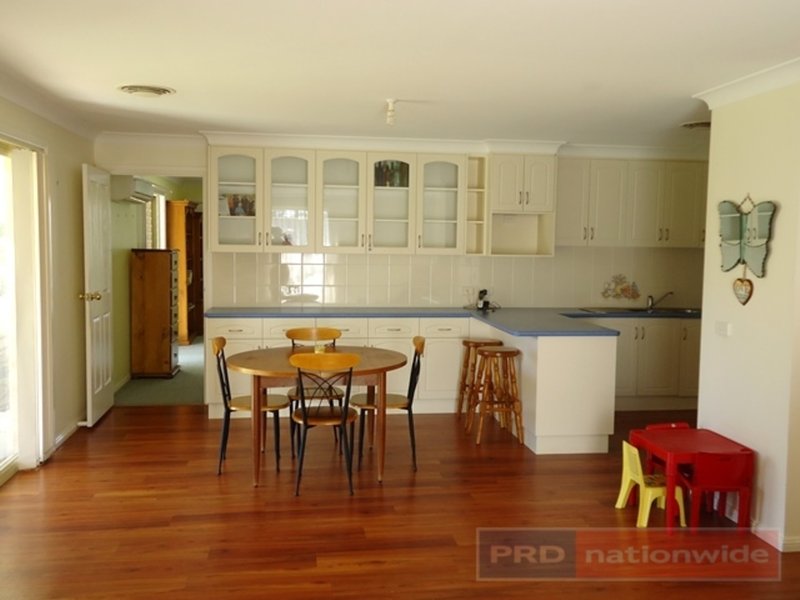 Photo - 92A Russell Street, Tumut NSW 2720 - Image 7