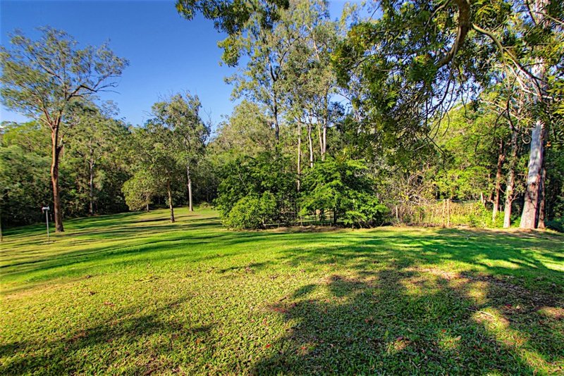 Photo - 93 - 95 Kulmaren Grove, Karana Downs QLD 4306 - Image 24