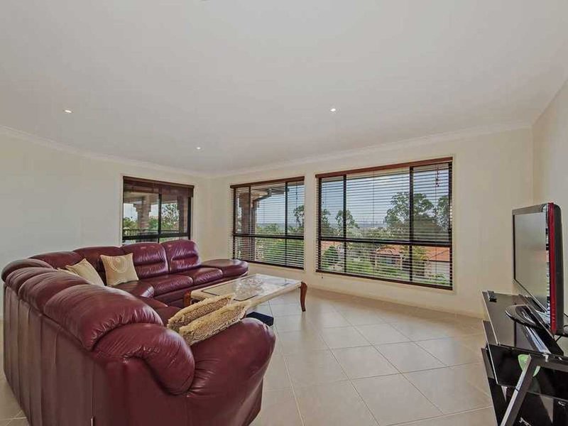 Photo - 93 Armstrong Way, Highland Park QLD 4211 - Image 5