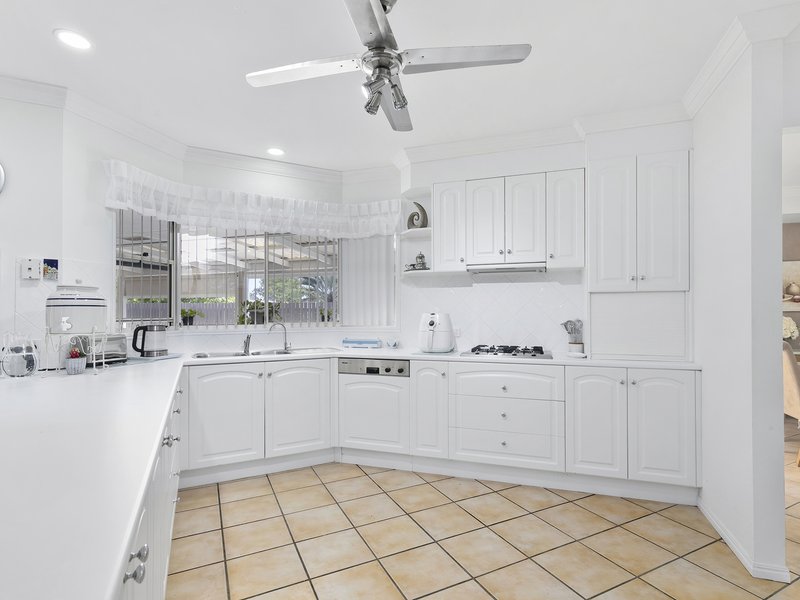 Photo - 93 Avon Ave , Banksia Beach QLD 4507 - Image 9