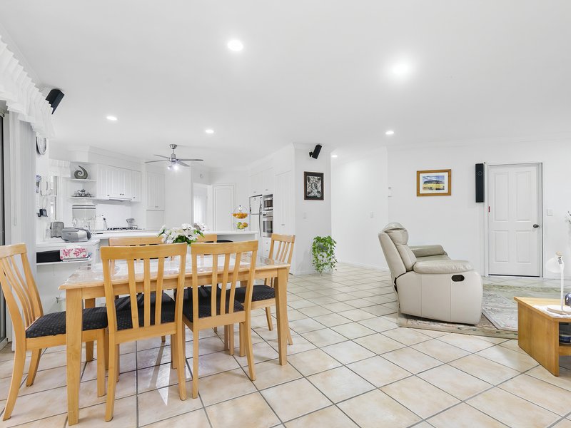 Photo - 93 Avon Ave , Banksia Beach QLD 4507 - Image 10