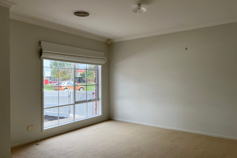 Photo - 93 Aylmer Road, Lynbrook VIC 3975 - Image 5