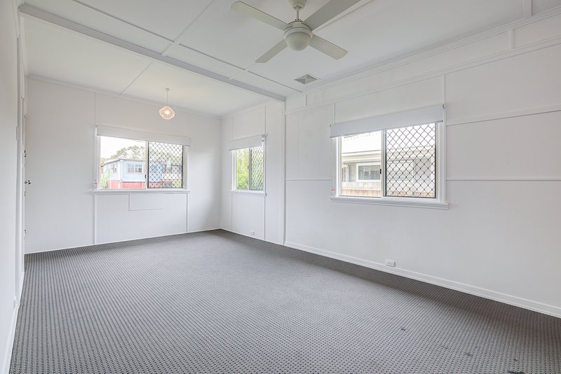 Photo - 93 Burralong Street, Deagon QLD 4017 - Image 4