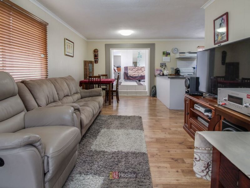 Photo - 93 Conifer Street, Hillcrest QLD 4118 - Image 3