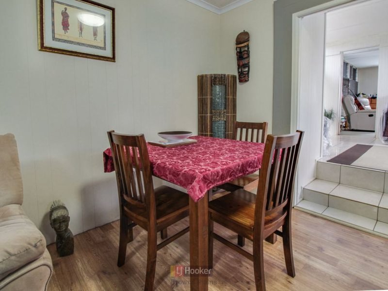 Photo - 93 Conifer Street, Hillcrest QLD 4118 - Image 6