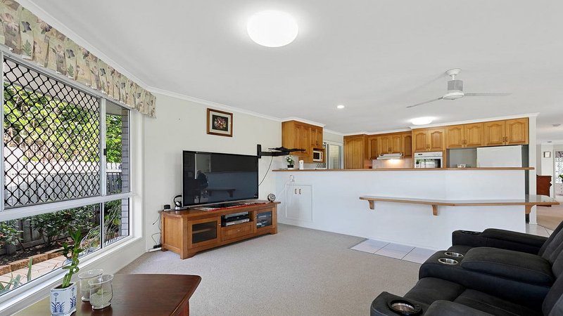 Photo - 93 Corfield Street, Point Vernon QLD 4655 - Image 5