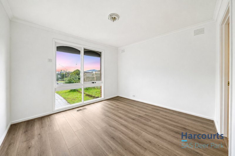 Photo - 93 Diamond Avenue, Albanvale VIC 3021 - Image 9