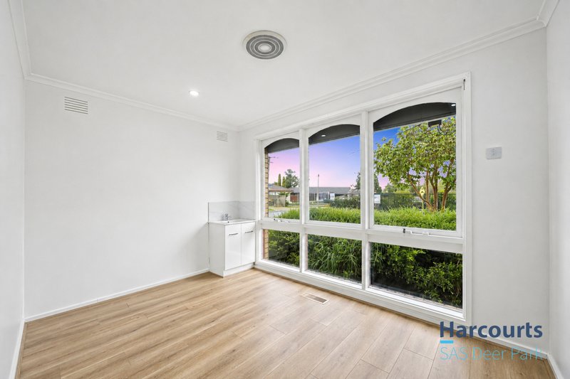 Photo - 93 Diamond Avenue, Albanvale VIC 3021 - Image 10