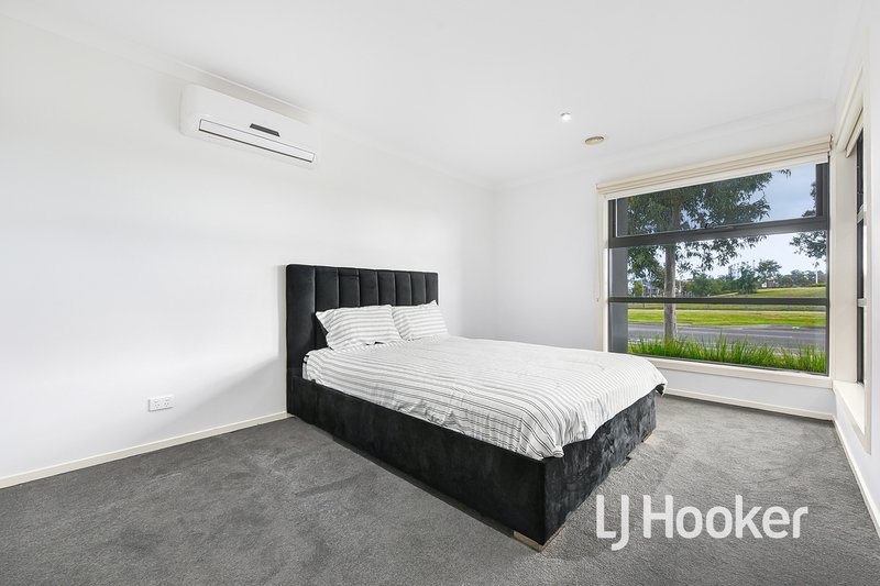 Photo - 93 Eliburn Drive, Cranbourne East VIC 3977 - Image 9