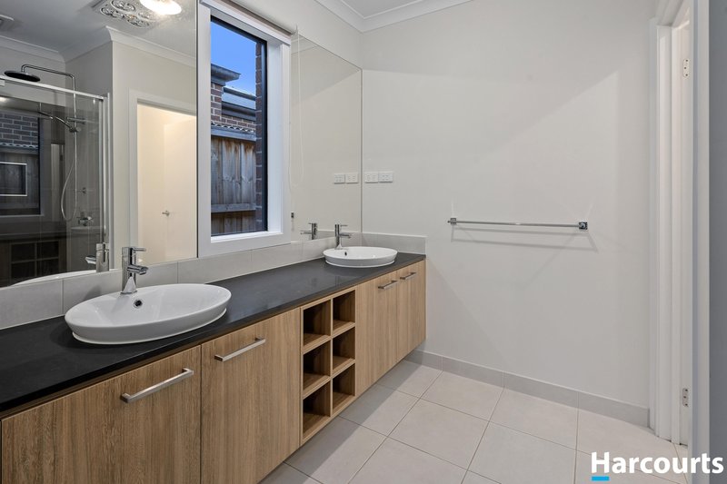 Photo - 93 Encore Boulevard, Cranbourne South VIC 3977 - Image 3