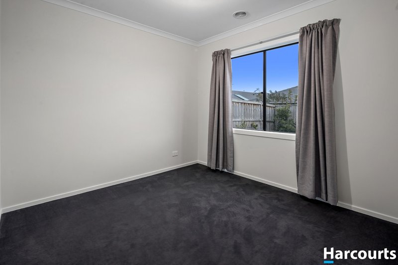 Photo - 93 Encore Boulevard, Cranbourne South VIC 3977 - Image 11