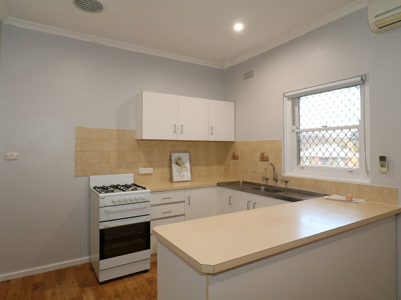 Photo - 93 Fernleigh Road, Turvey Park NSW 2650 - Image 4