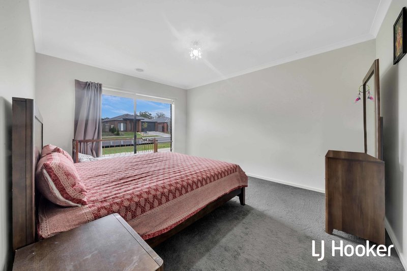 Photo - 93 Fiorelli Boulevard, Cranbourne East VIC 3977 - Image 10