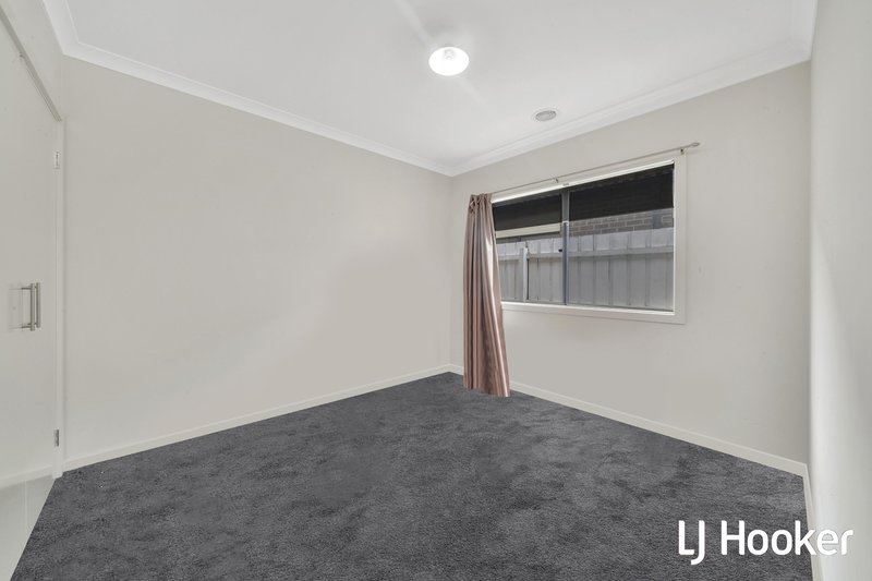 Photo - 93 Fiorelli Boulevard, Cranbourne East VIC 3977 - Image 13