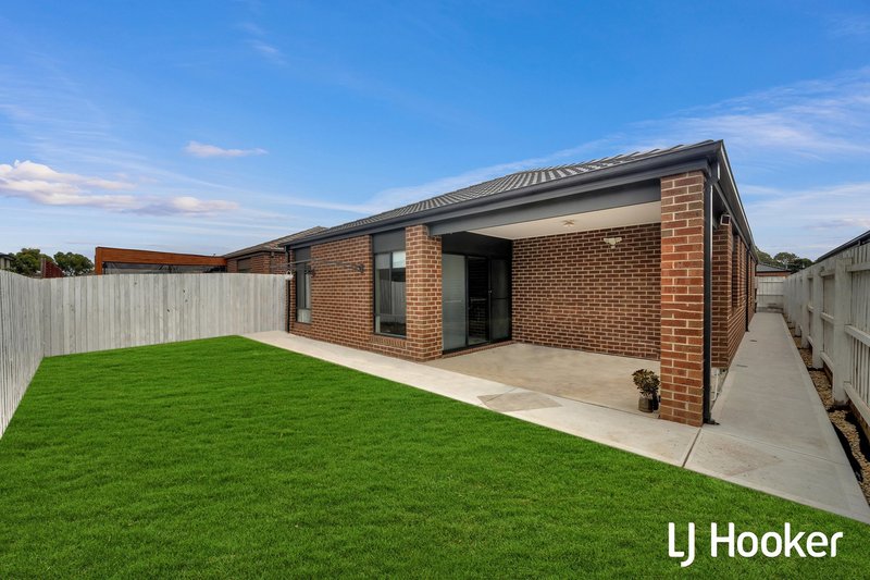 Photo - 93 Fiorelli Boulevard, Cranbourne East VIC 3977 - Image 17