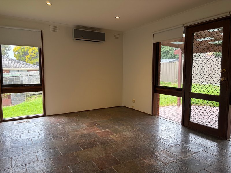 Photo - 93 Freeman Crescent, Mill Park VIC 3082 - Image 3