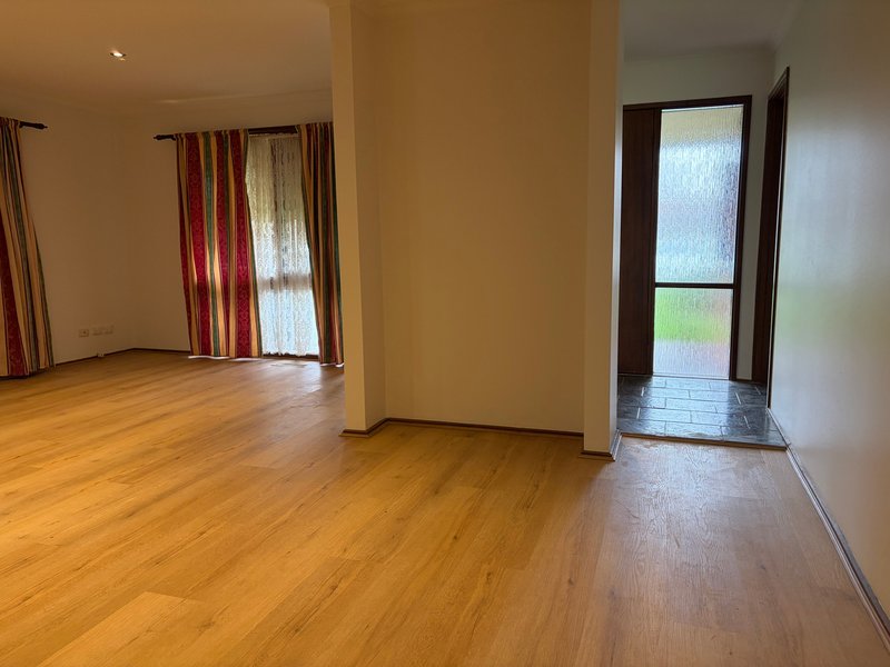 Photo - 93 Freeman Crescent, Mill Park VIC 3082 - Image 4
