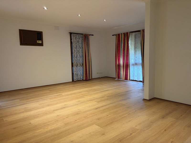 Photo - 93 Freeman Crescent, Mill Park VIC 3082 - Image 5