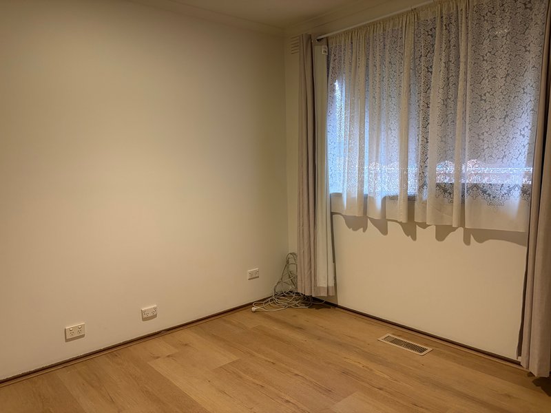 Photo - 93 Freeman Crescent, Mill Park VIC 3082 - Image 7