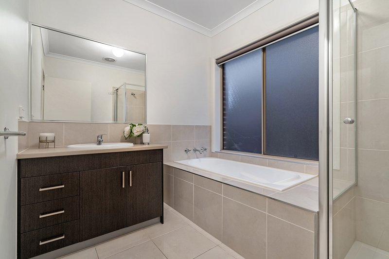 Photo - 93 Gateshead Street, Craigieburn VIC 3064 - Image 11