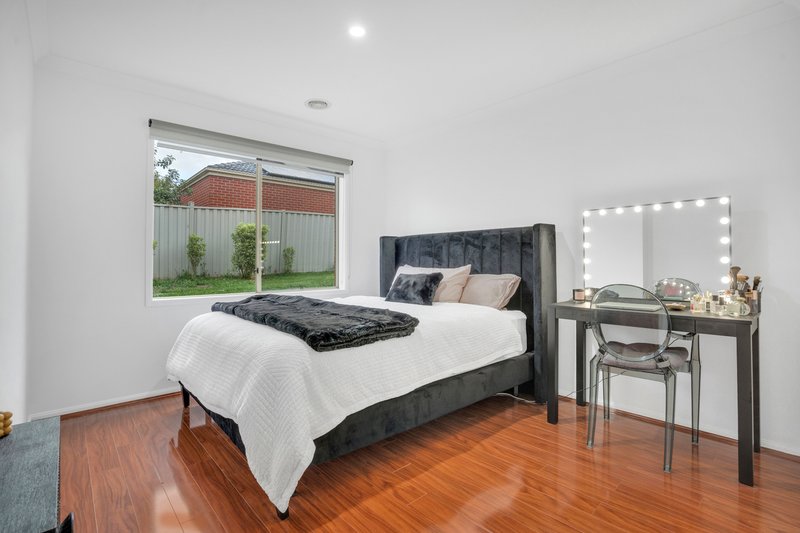 Photo - 93 Golf View Drive, Craigieburn VIC 3064 - Image 18