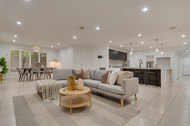 Photo - 93 Golf View Drive, Craigieburn VIC 3064 - Image 4