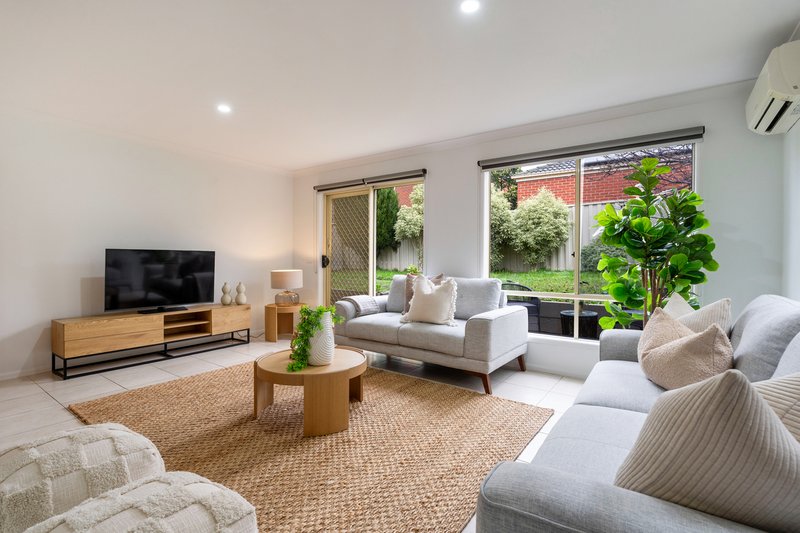 Photo - 93 Golf View Drive, Craigieburn VIC 3064 - Image 8