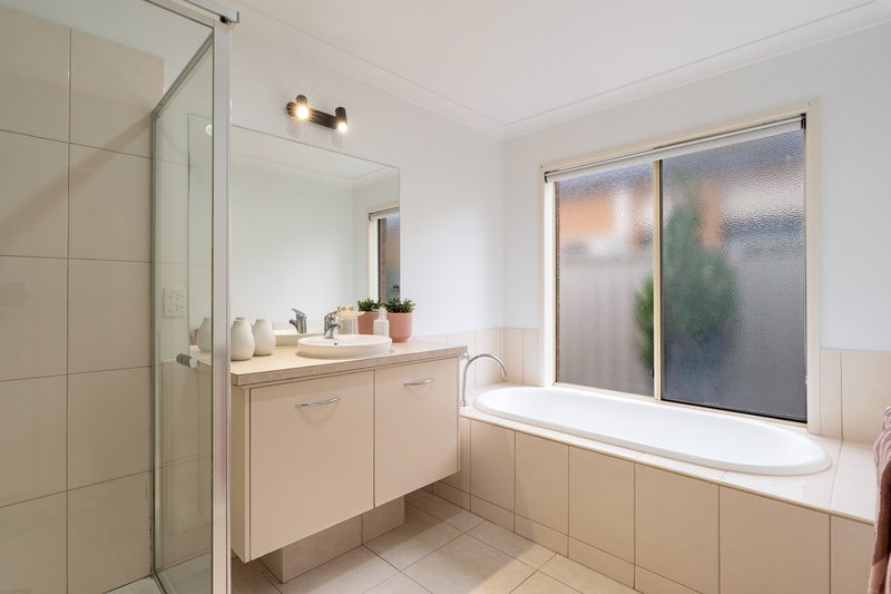 Photo - 93 Golf View Drive, Craigieburn VIC 3064 - Image 15