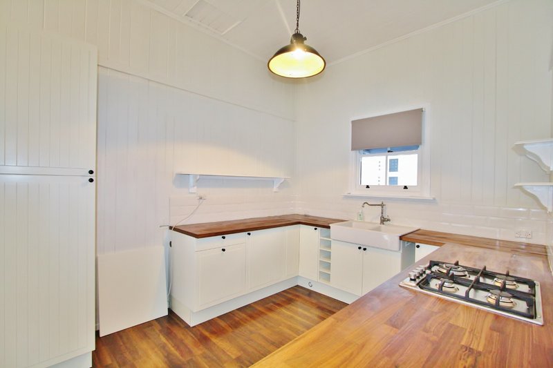 Photo - 93 Graceville Avenue, Graceville QLD 4075 - Image 3