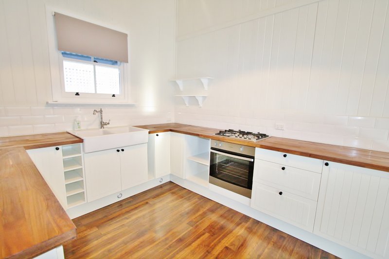 Photo - 93 Graceville Avenue, Graceville QLD 4075 - Image 4