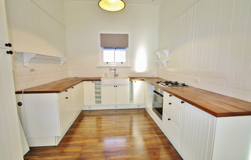 Photo - 93 Graceville Avenue, Graceville QLD 4075 - Image 5