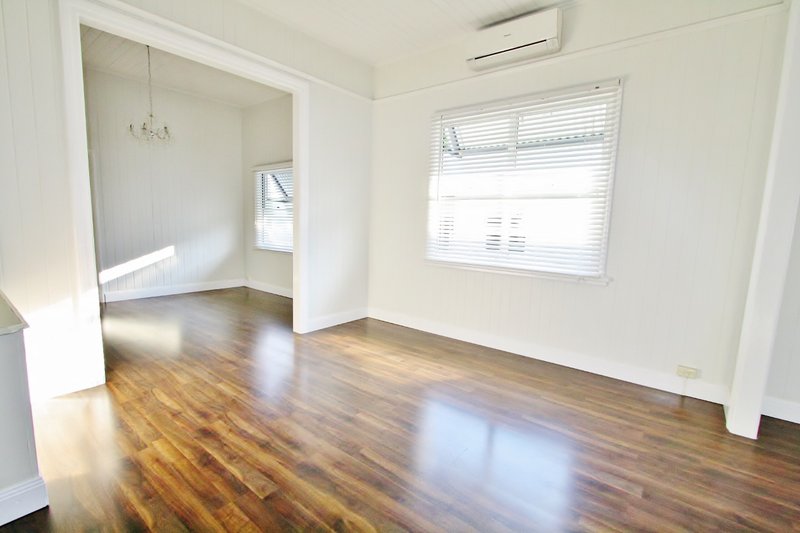 Photo - 93 Graceville Avenue, Graceville QLD 4075 - Image 8