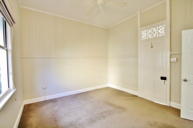 Photo - 93 Graceville Avenue, Graceville QLD 4075 - Image 12
