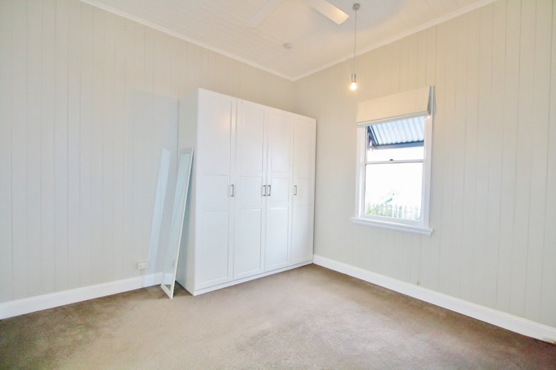 Photo - 93 Graceville Avenue, Graceville QLD 4075 - Image 14