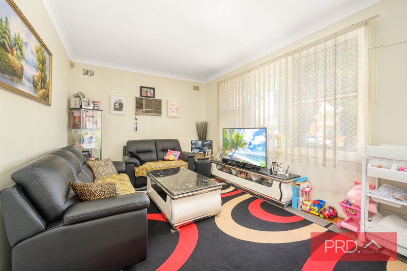 Photo - 93 Graham Avenue, Lurnea NSW 2170 - Image 6