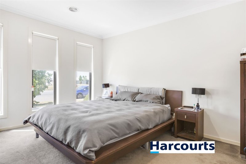 Photo - 93 Halletts Way, Bacchus Marsh VIC 3340 - Image 3