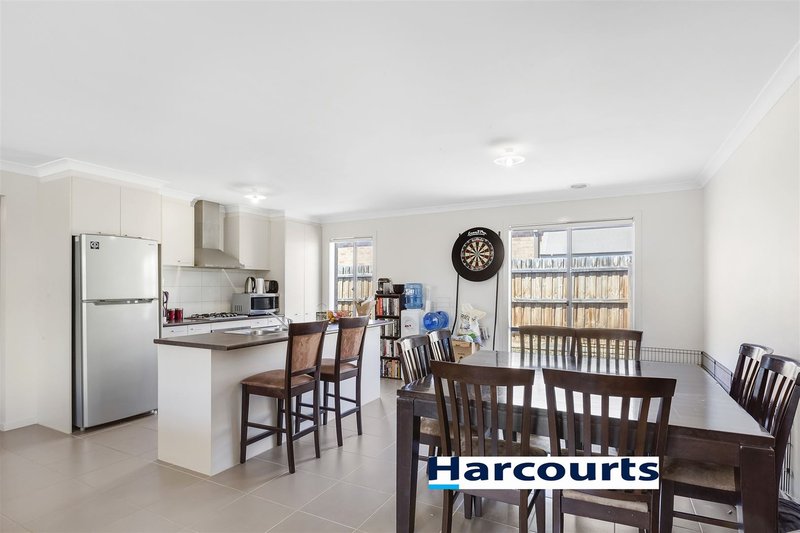 Photo - 93 Halletts Way, Bacchus Marsh VIC 3340 - Image 5