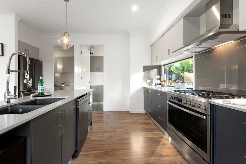 Photo - 93 Kingfisher Drive, Upper Kedron QLD 4055 - Image 11