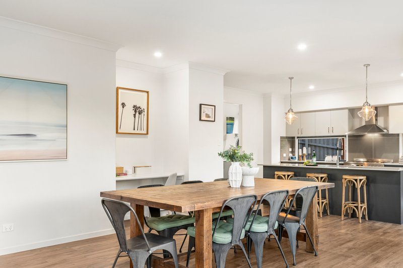 Photo - 93 Kingfisher Drive, Upper Kedron QLD 4055 - Image 13