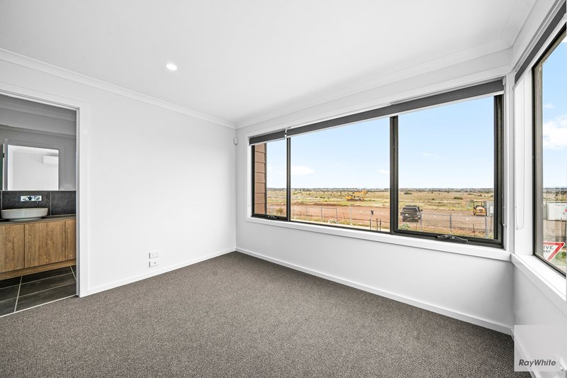 Photo - 93 Vere Court, Deanside VIC 3336 - Image 5