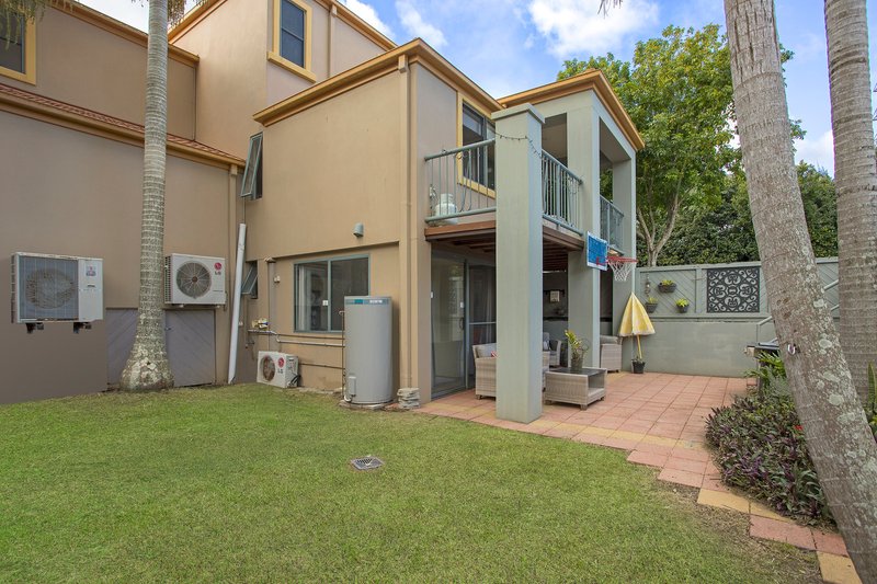 Photo - 93/20 Fairway Drive, Clear Island Waters QLD 4226 - Image 3