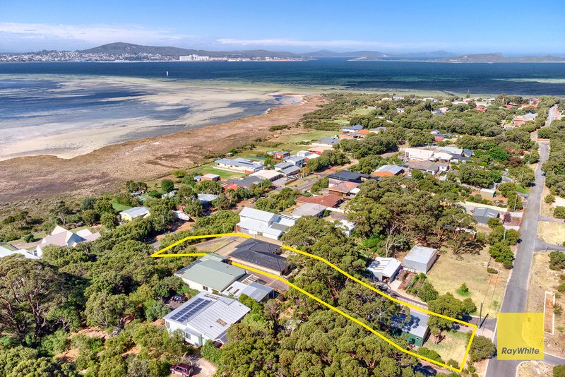 94 Bay View Drive, Little Grove WA 6330