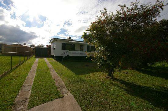 Photo - 94 Biggs Avenue, Beachmere QLD 4510 - Image 3