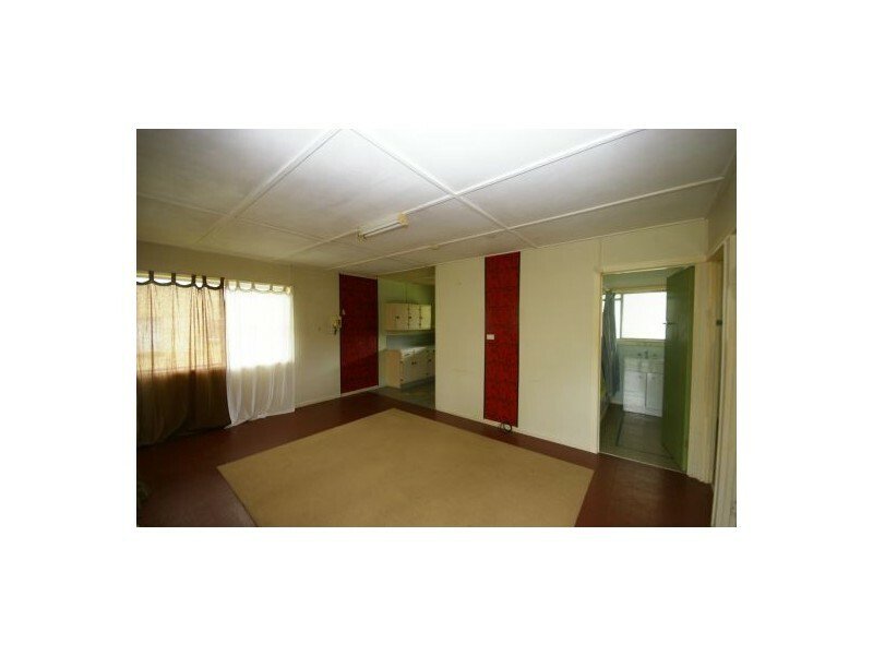 Photo - 94 Biggs Avenue, Beachmere QLD 4510 - Image 4