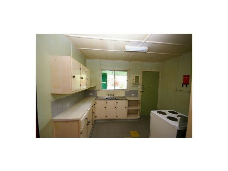 Photo - 94 Biggs Avenue, Beachmere QLD 4510 - Image 5